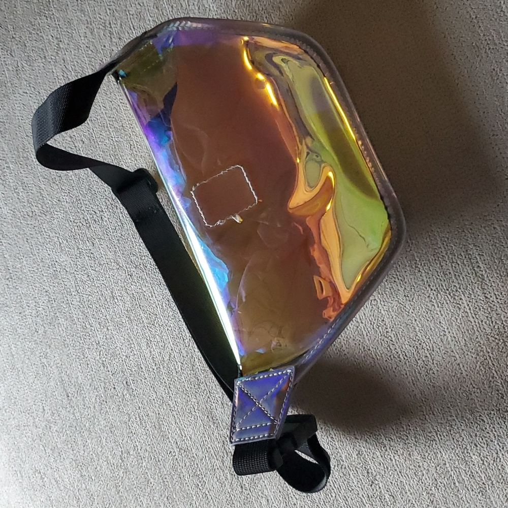 LD Iridescent Vinyl Fanny Pack New - Picture 3 of 5